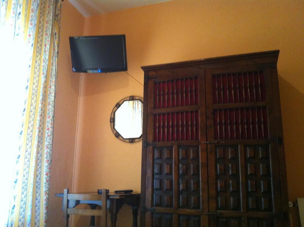 פראקוויוס דה חראמה Hostal Paracuellos מראה חיצוני תמונה